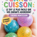 Des balles rebondissantes colorées faites maison sur une table