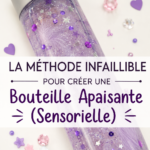 Une bouteille apaisante remplie de paillettes et d'eau colorée sur une table.