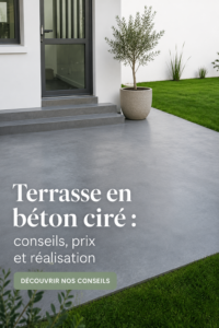 Une belle terrasse en béton ciré intégrée dans un jardin lumineux et accueillant.