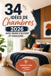 Chambre moderne avec un mur d'accent couleur bleu, décorée chaleureusement.