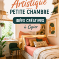 Une petite chambre décorée avec des solutions créatives et optimisées