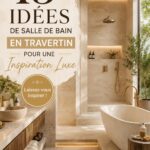 Salle de bain élégante en travertin avec éclairage doux et décoration raffinée